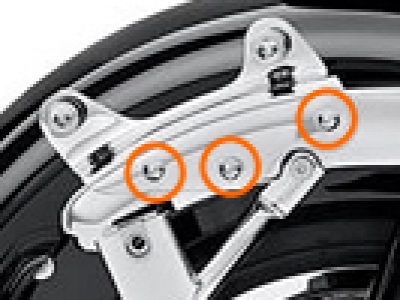 4ポイント・ドッキングハードウエア取り付け（’09～ハーレー・ツーリングモデル）