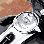 ハーレー　フュエルタンク・コンソールドアの取り付け