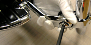 アームと一緒に締めます