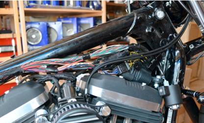 ウインカーのカプラーのみ左右が分かるように、印をつける。